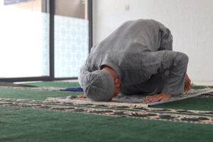 Read more about the article Pentingnya Salat Dengan Khusyuk