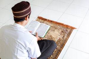 Read more about the article Kiat Membaca Al-Quran di Era Digital